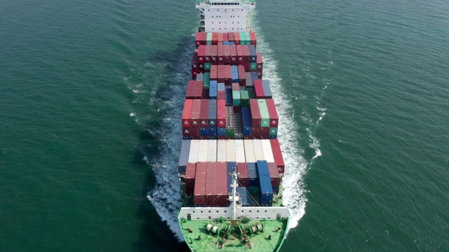 远洋出口集装箱船航拍视频素材