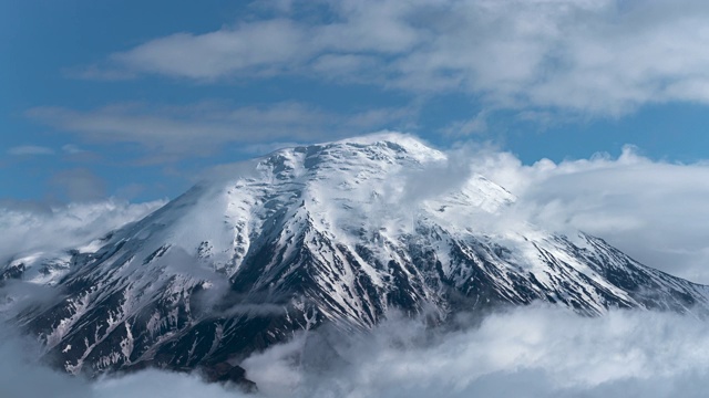 浮云和高海拔雪山视频下载