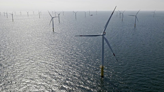 空中风力发电场在海上视频素材