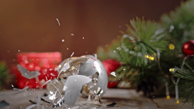 SLO MO破碎的圣诞球视频素材