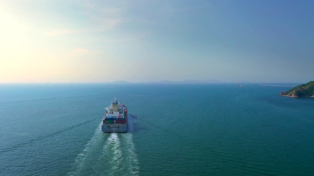 航拍海运集装箱船，进出口经济视频下载