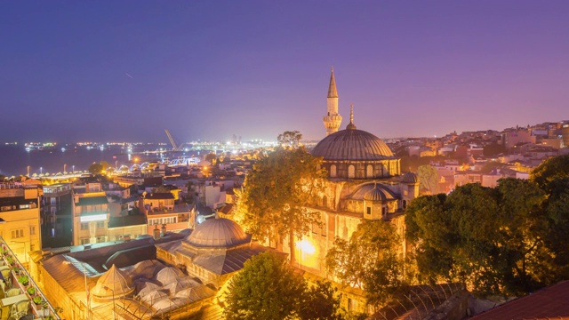 时光流逝美丽的清真寺之夜到今天土耳其伊斯坦布尔市视频素材