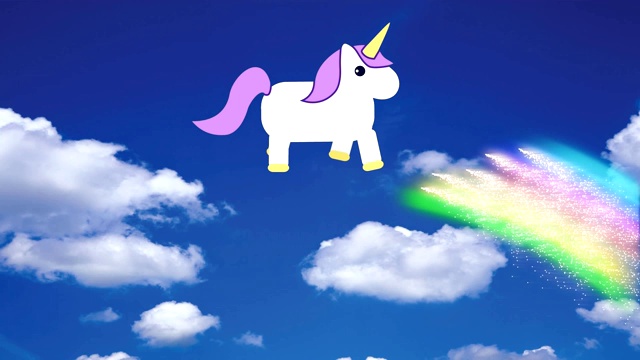 独角兽在云和彩虹的天空中视频素材