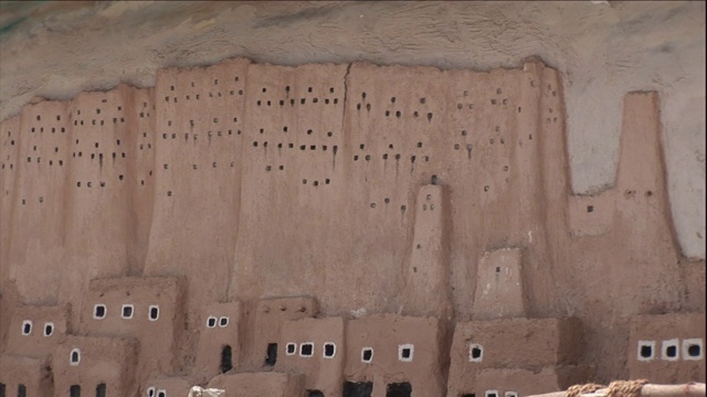 一个立体模型提供了在锡瓦绿洲的古代沙里要塞的视觉展示。视频下载