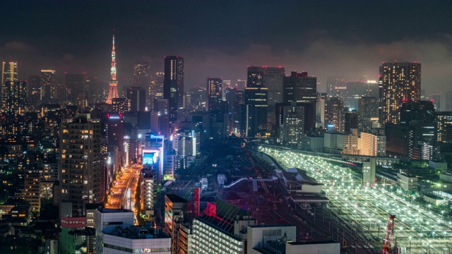 时间推移-东京天际线夜间的高架视图视频素材