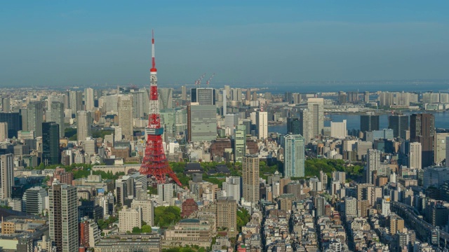 2019年4月28日，日本东京;延时4K东京塔与东京市景六本木建筑视频素材