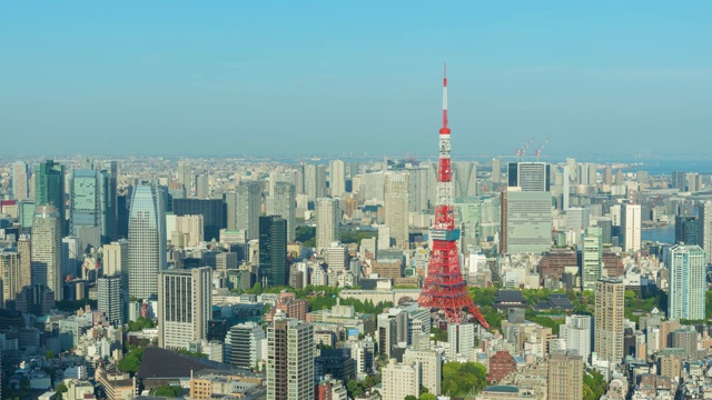 2019年4月28日，日本东京;延时4K东京塔与东京市景六本木建筑视频素材