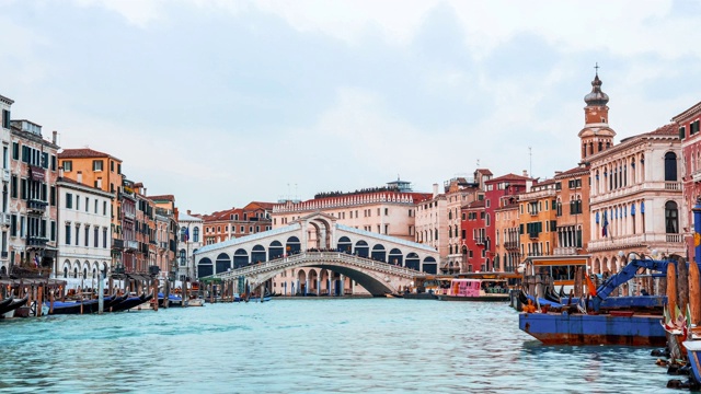美丽的时间流逝的传统里亚托桥在威尼斯，意大利视频素材