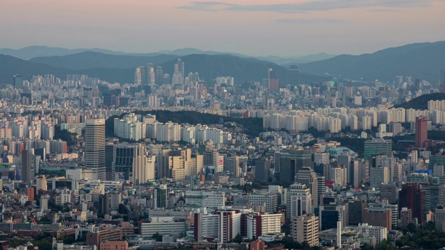 韩国首尔东大门(宝1号)市中心区/中古的白天到夜晚景色视频下载