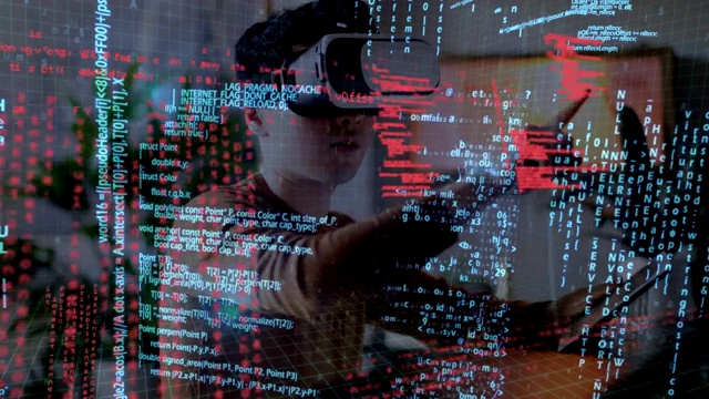 戴着虚拟护目镜，拿着平板电脑的男人视频素材