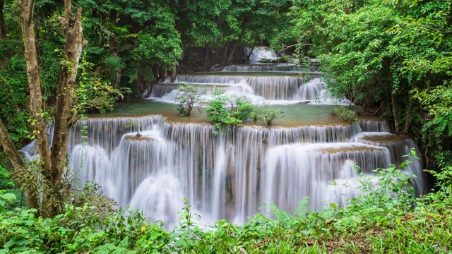 怀美卡明瀑布四级，Khuean Srinagarindra国家公园，北碧，泰国，放大-时间-流逝视频下载