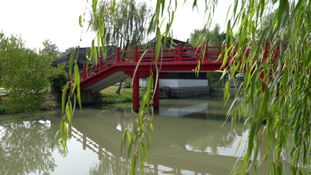 中国园林中的老式桥视频素材