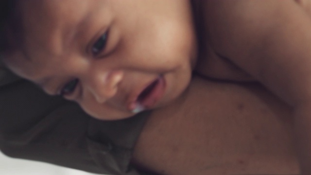 现实生活:婴儿哭泣视频素材