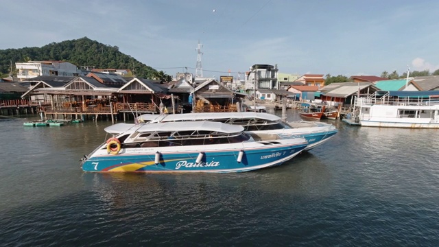 泰国高兰塔萨拉丹港的船只视频下载