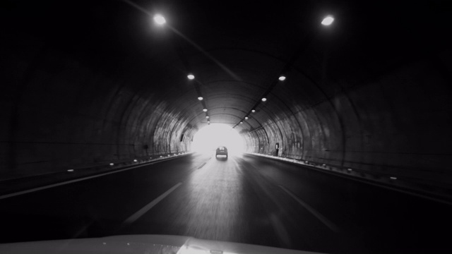 汽车在隧道中行驶视频素材