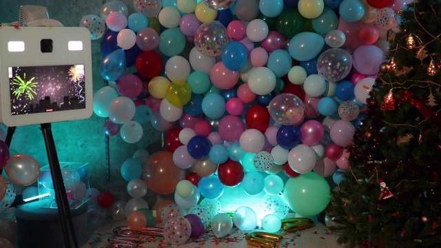 派对气球、墙壁装饰和圣诞树视频下载