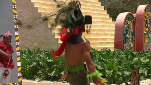 当地人表演玛雅舞蹈。视频素材