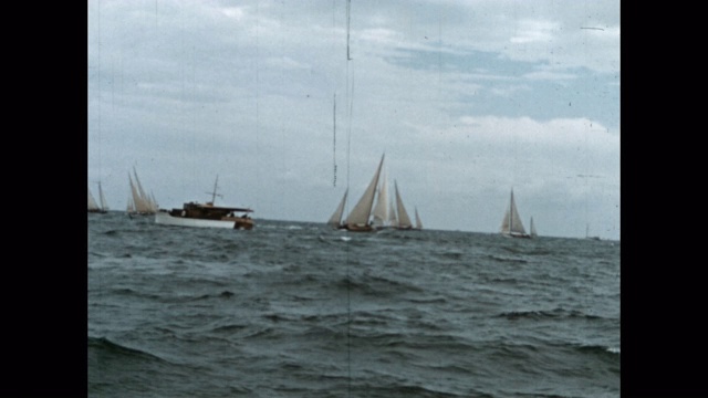 船的观点帆船在海上移动，佛罗里达，美国视频下载
