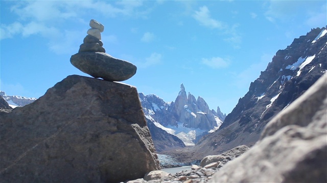 阿根廷巴塔哥尼亚安第斯山脉附近的阿帕切塔。视频素材