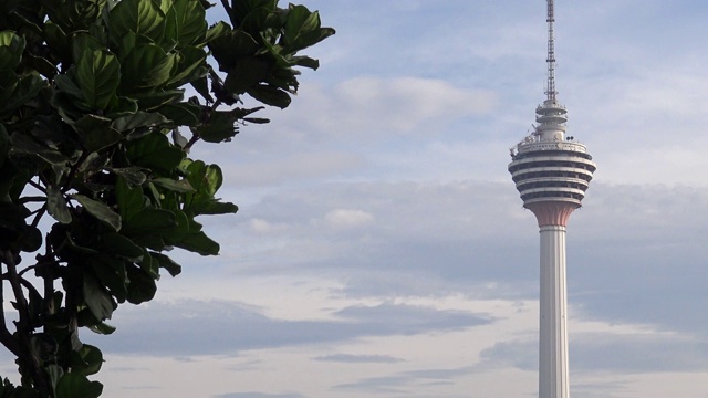 4K，著名的吉隆坡通信塔，Menara KL电视天线。视频素材