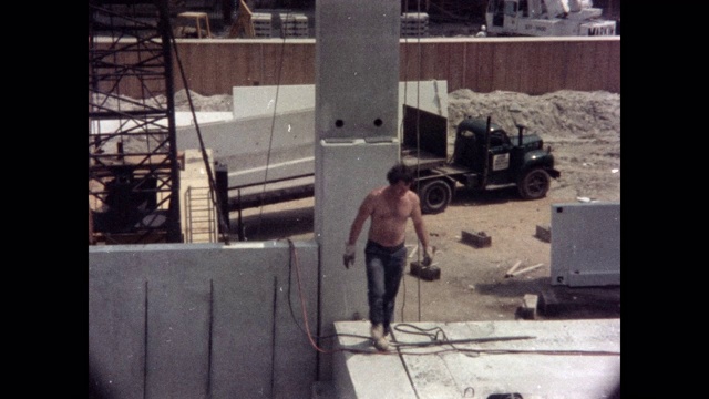 美国新泽西州大西洋城的建筑工人在建筑工地工作视频素材
