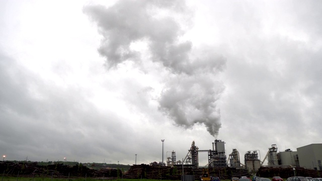 工厂烟雾造成的生态问题视频素材