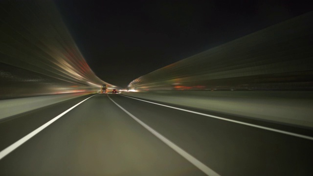 夜间在高速公路上行驶(延时)视频素材