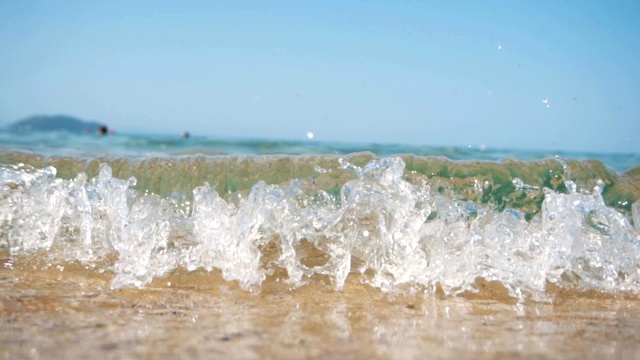 海浪溅起照相机视频素材