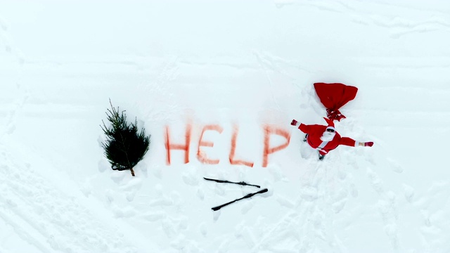 被困的圣诞老人在雪地里请求帮助视频下载