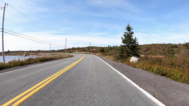 在加拿大新斯科舍省的公路上旅行视频素材