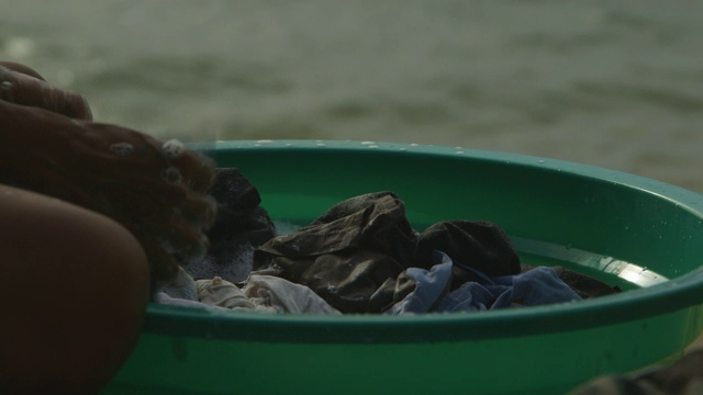 巴布亚摩斯比村手洗衣服视频下载