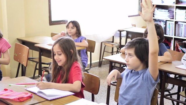 拉丁美洲的小学教育有女教师视频素材