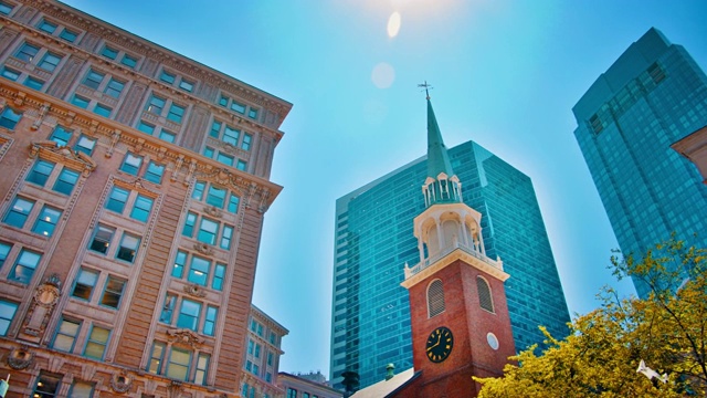 波士顿的天际线。老南会议室。教堂。老式的房子。现代金融大厦。概念视图视频素材
