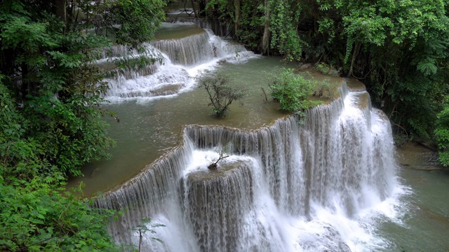 泰国北碧府Khuean Srinagarindra国家公园，怀美可敏瀑布四级视频下载