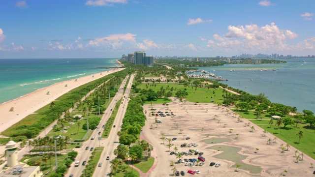 佛罗里达阳光群岛海滩上空的空中摄影视频素材