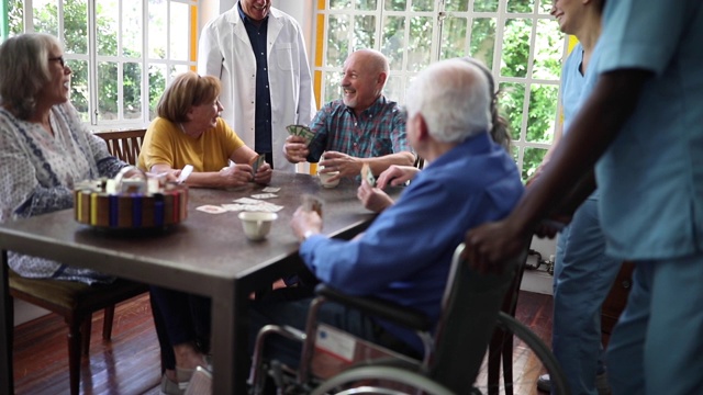 一群老人在下午茶时间打牌视频下载