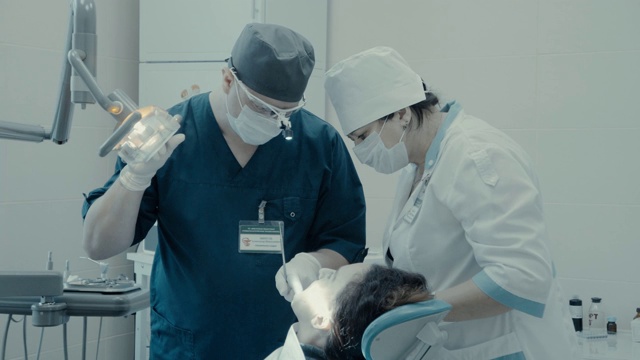 牙科医生做手术视频素材