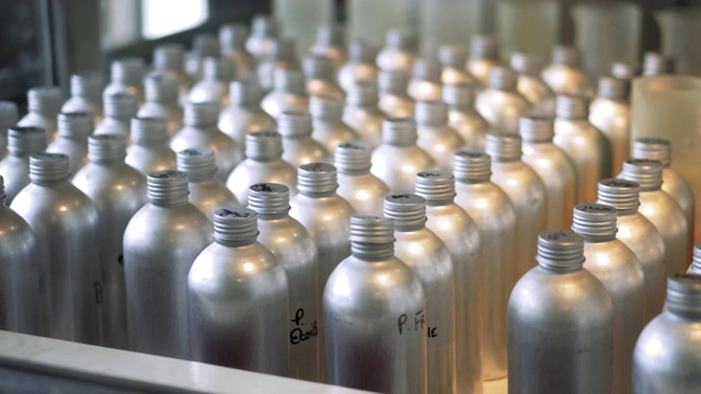 铝瓶，香水在摩纳哥生产视频下载