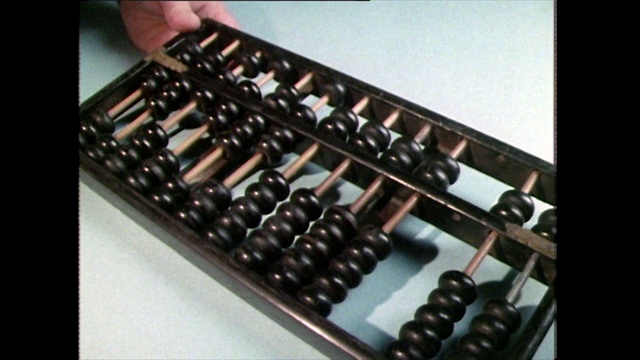 用手指计算算盘上的珠子;1986视频下载