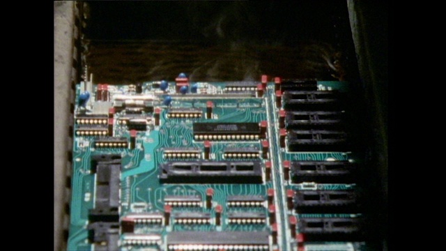 计算机线路板浸锡浴;1986视频素材