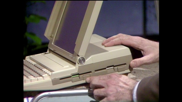 手动从笔记本电脑驱动器上删除3.5寸软盘;1985视频下载