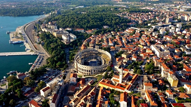 4 k。普拉罗马圆形剧场的鸟瞰图。伊斯特里亚、克罗地亚、欧洲视频素材