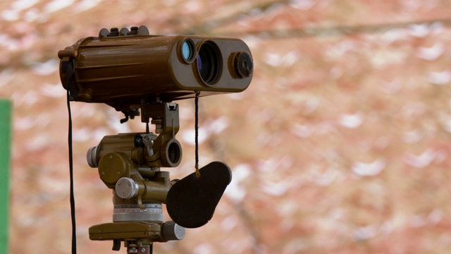 观察站的火炮双筒望远镜视频下载