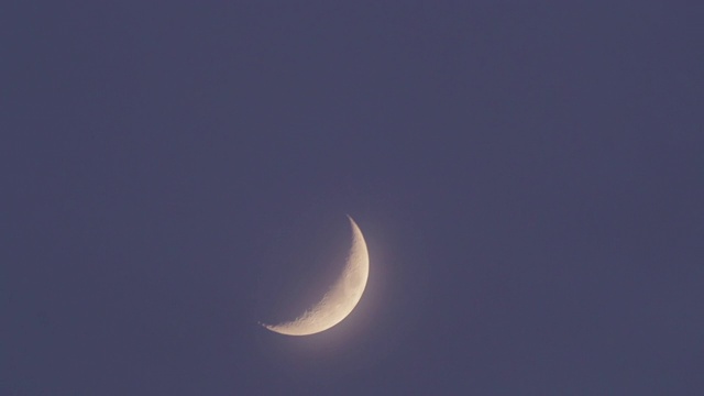 通过大望远镜拍摄的月球。我的天文工作。视频素材