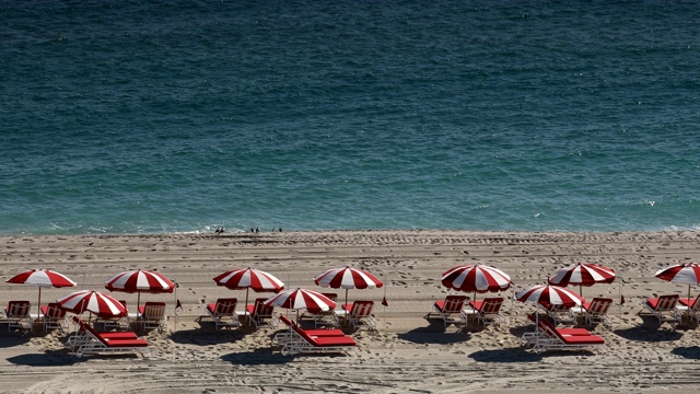 迈阿密海滩躺椅视频素材