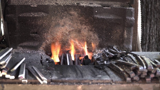工件在熔炉中加热视频下载