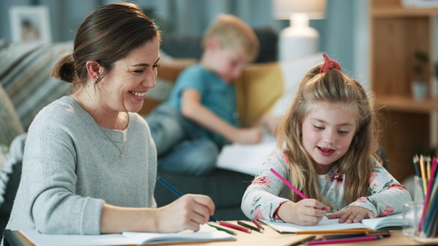 让家庭作业成为一段快乐的时光视频素材