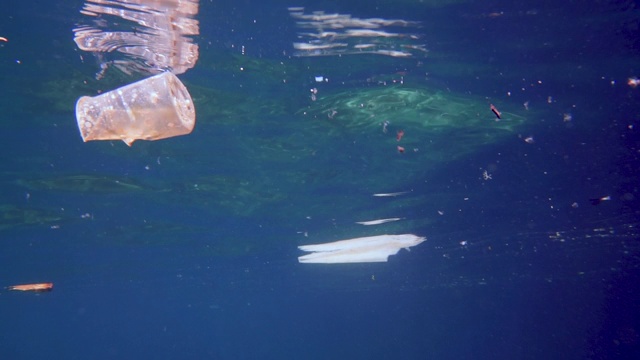海洋垃圾带的塑料污染视频素材