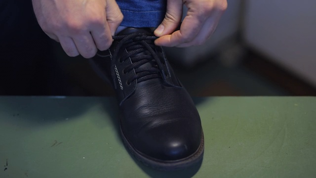 男士系带鞋视频素材