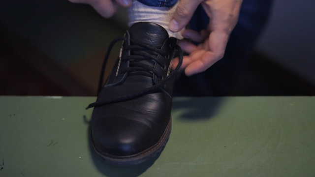 男士系带鞋视频素材